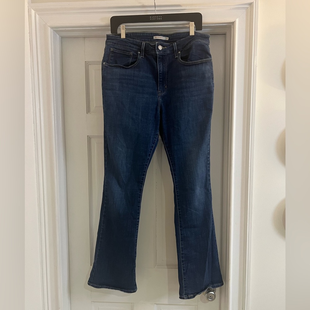 Levi's Women's 725 High Rise Bootcut Jeans, dark blue, worn
Size: 16, 33 R, 32L